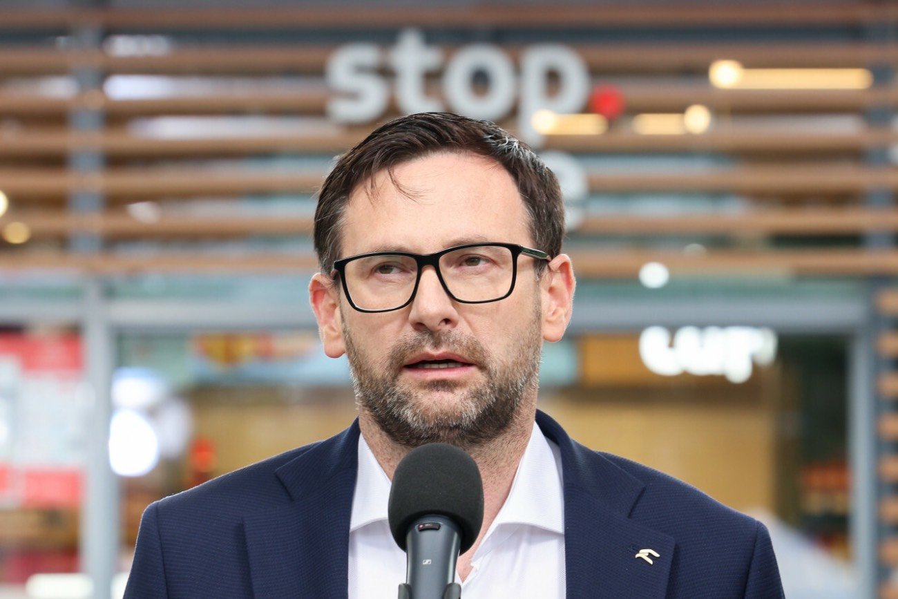 Orlen obniży ceny paliw przed wyborami? Obajtek pod presją opozycji.