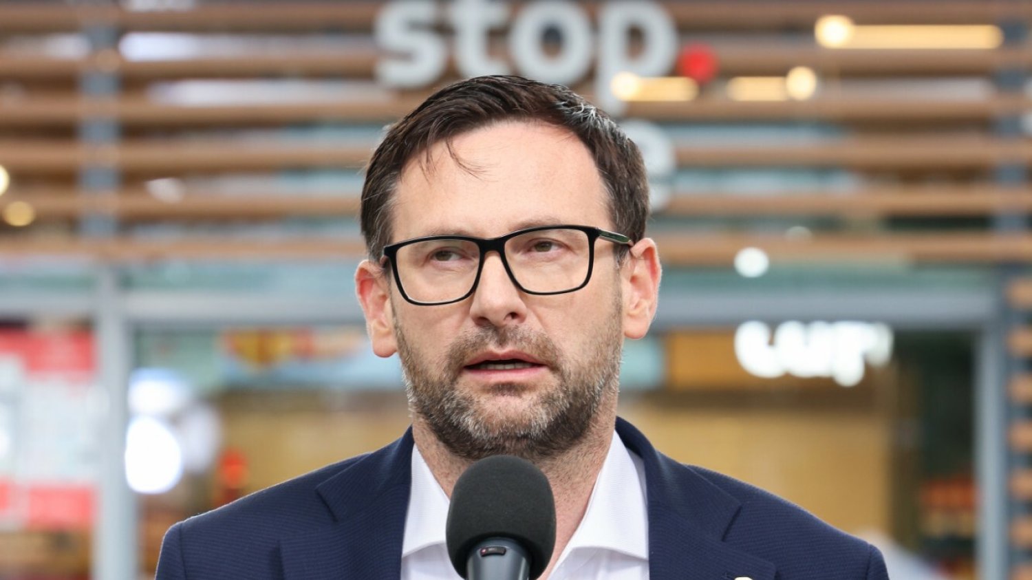 Orlen obniży ceny paliw przed wyborami? Obajtek pod presją opozycji.