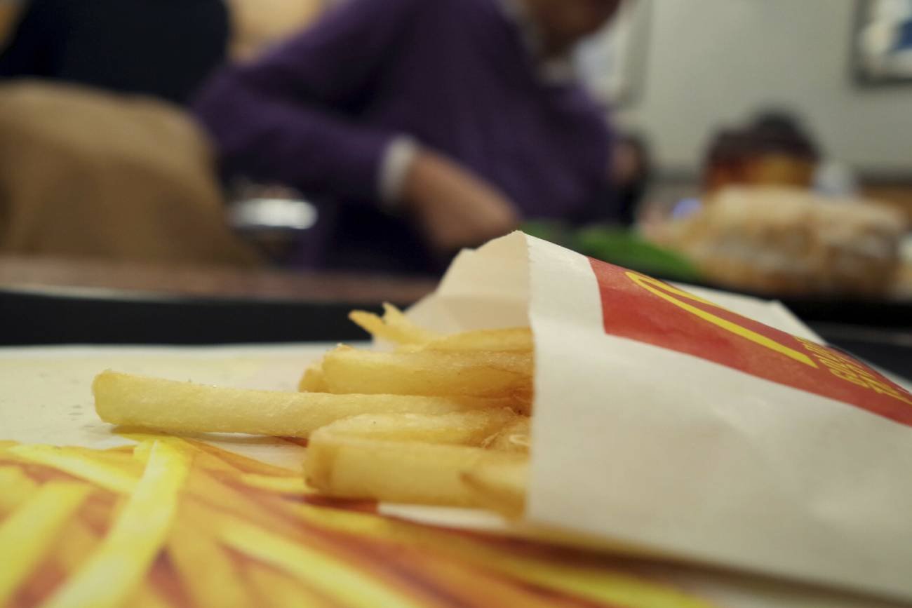 Małe frytki w restauracji McDonald's