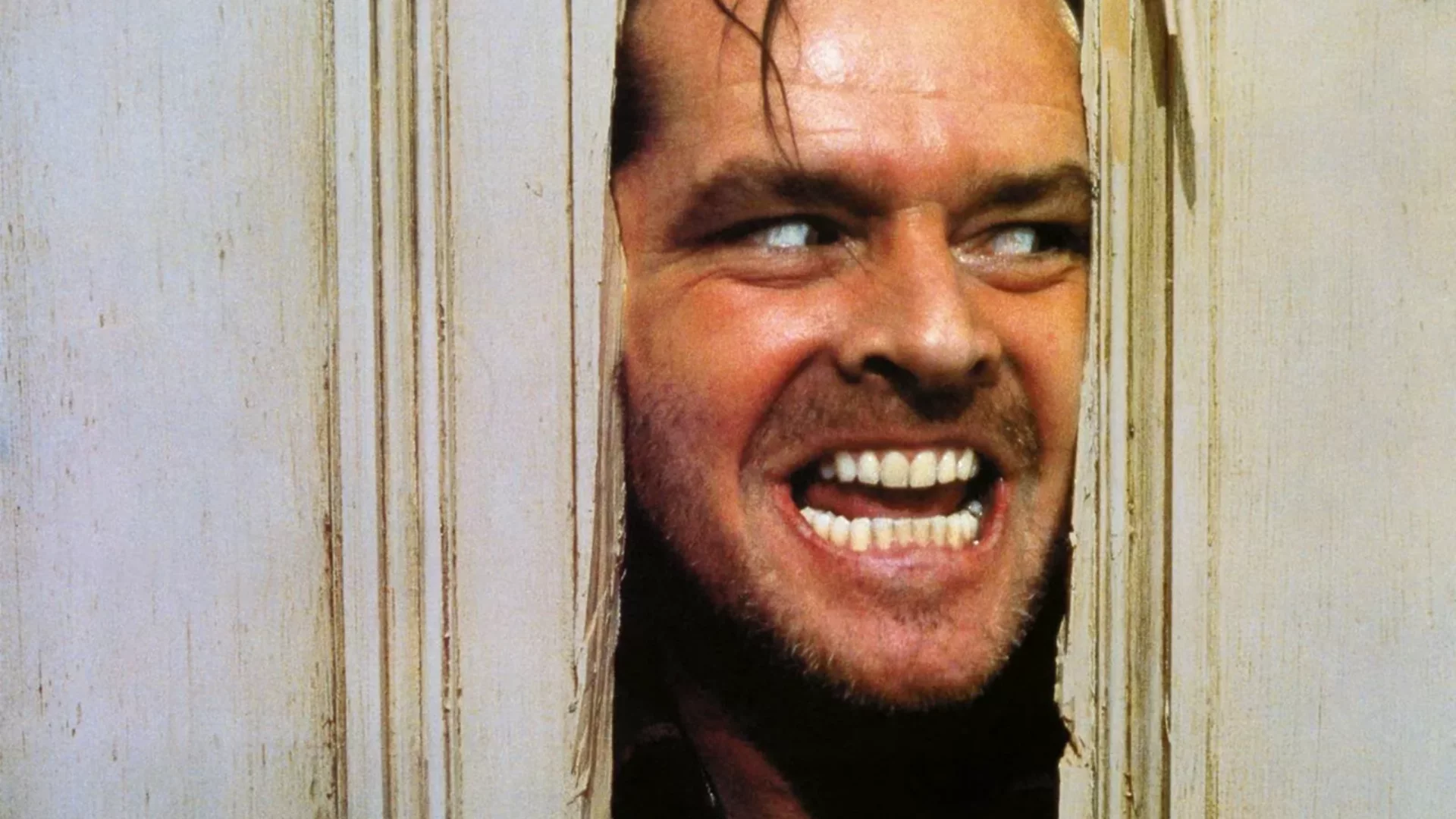 Kadr: Jack Nicholson w filmie "Lśnienie". Naukowcy mówią o pozytywnych skutkach oglądania horrorów.