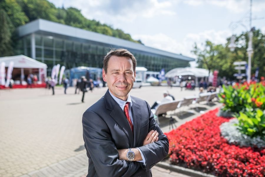 Wiceprezes Amazon ds. operacyjnych, Steven Harman.