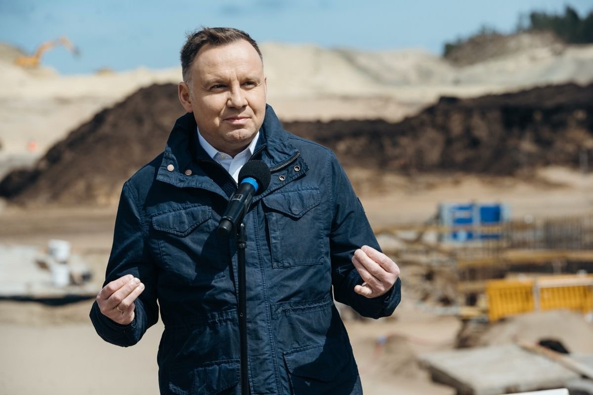 Prezydencki dodatek solidarnościowy nie będzie mógł być pobierany razem z zasiłkiem dla bezrobotnych.