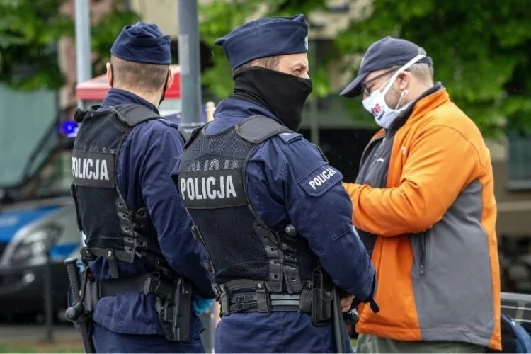 Policja nie miała litości dla warszawiaków.