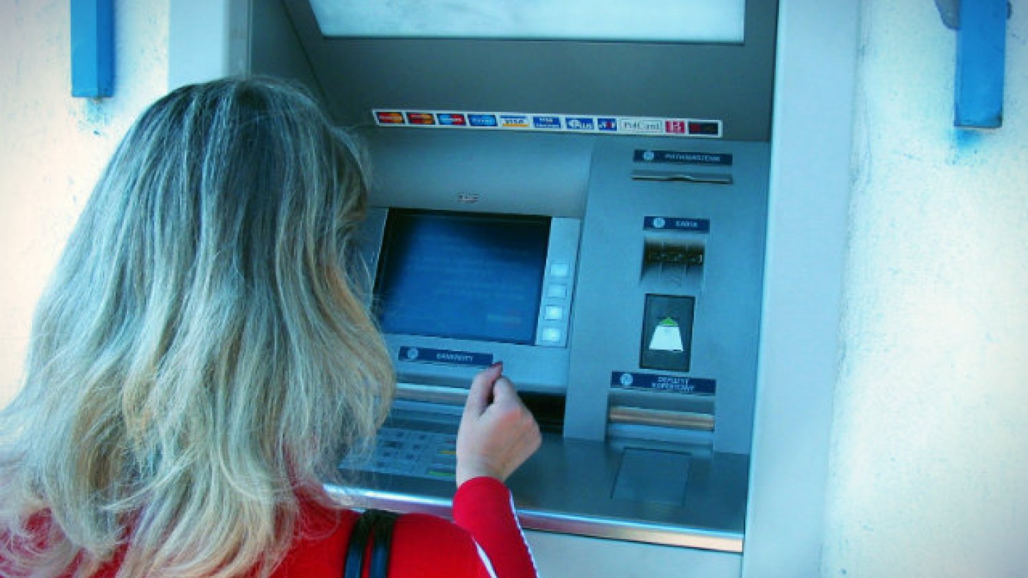 Przez pierwsze półrocze banki wyciągnęły z kieszeni Polaków 8,8 mld złotych