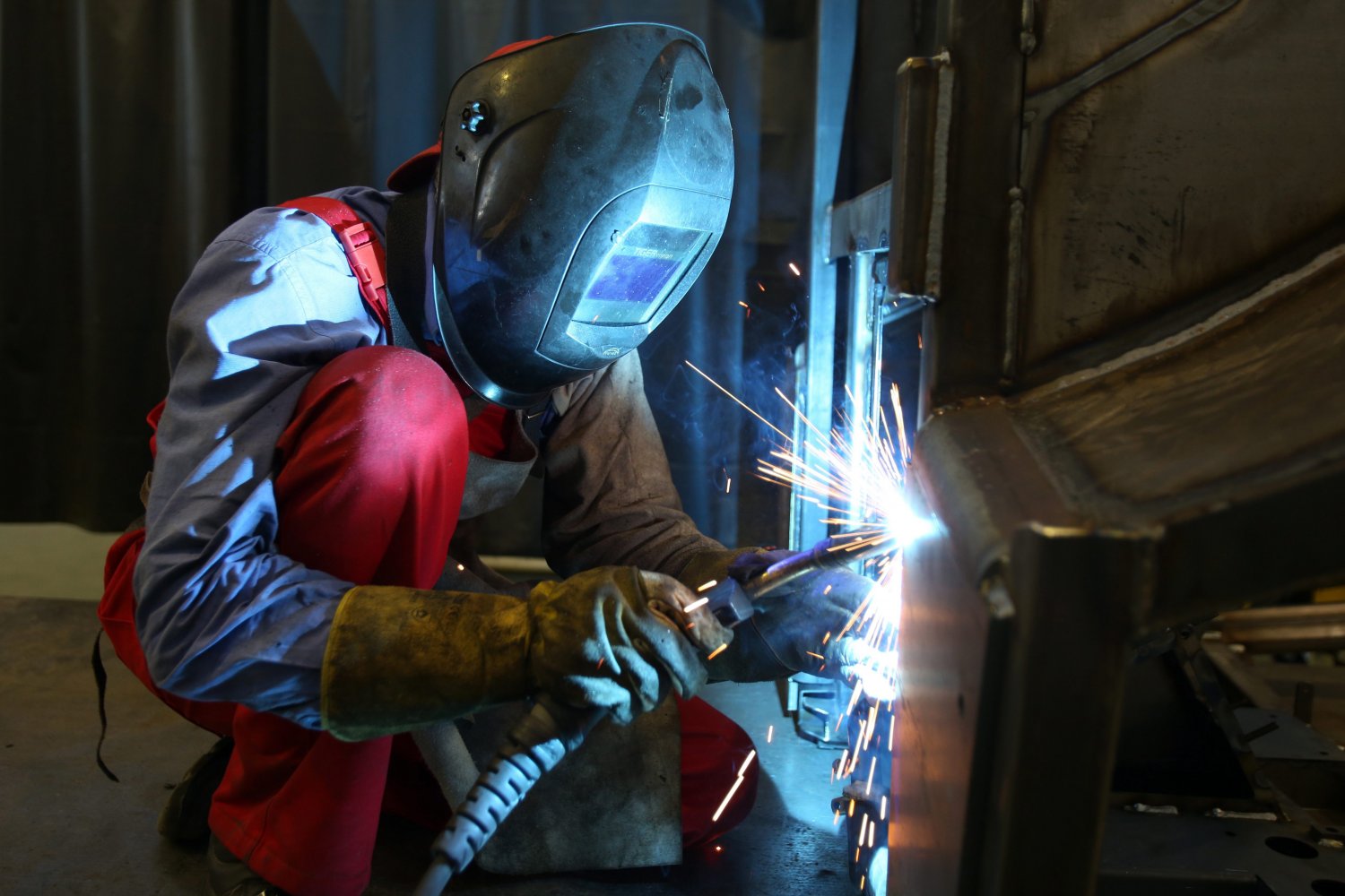 Polacy niechętnie wyjeżdżają za pracą. Decydują się na to wyłącznie najlepiej zarabiający.