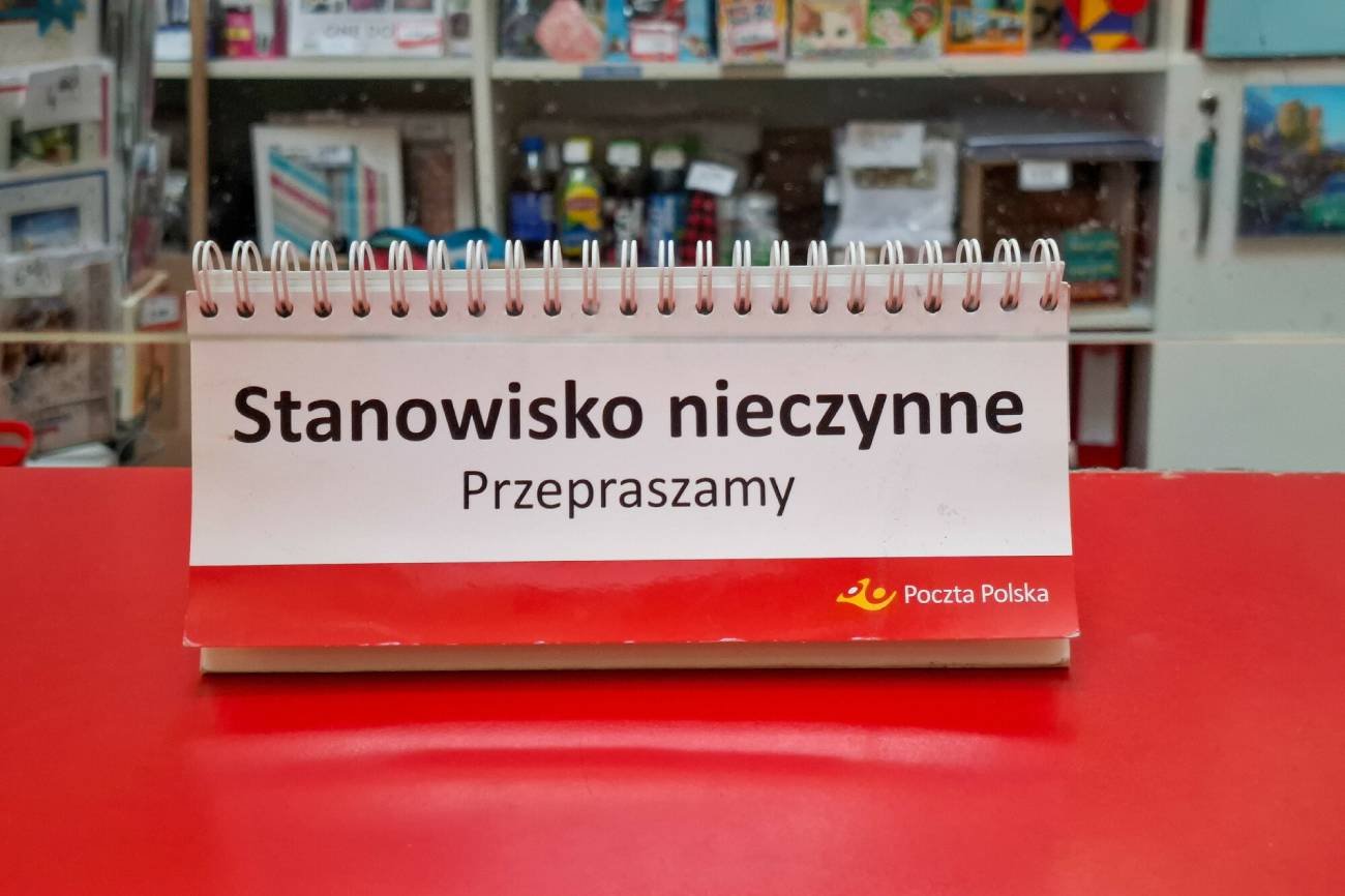 Nieczynne stanowisko w urzędzie pocztowym.