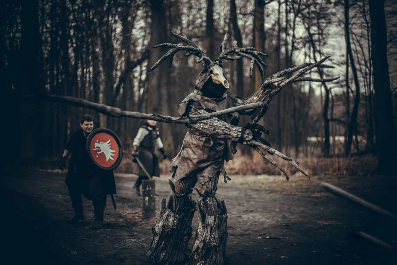 Walka z potworem podczas LARP-a Witcher School.