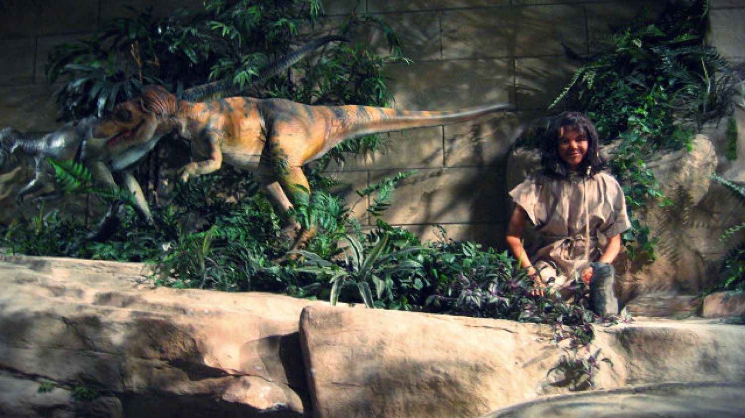 Eksponat z Muzeum Kreacjonizmu w Kentucky, USA. Według upamiętnionej w ten sposób teorii, człowiek żył w symbiozie z dinozaurami.