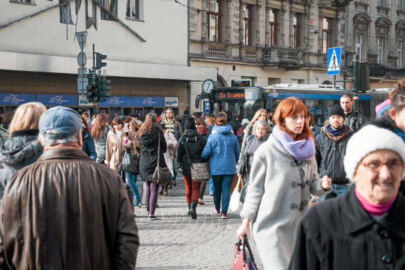 Niskie podatki uleczą gospodarkę? Nic bardziej mylnego. 5 gospodarczych recept, w które wierzą Polacy