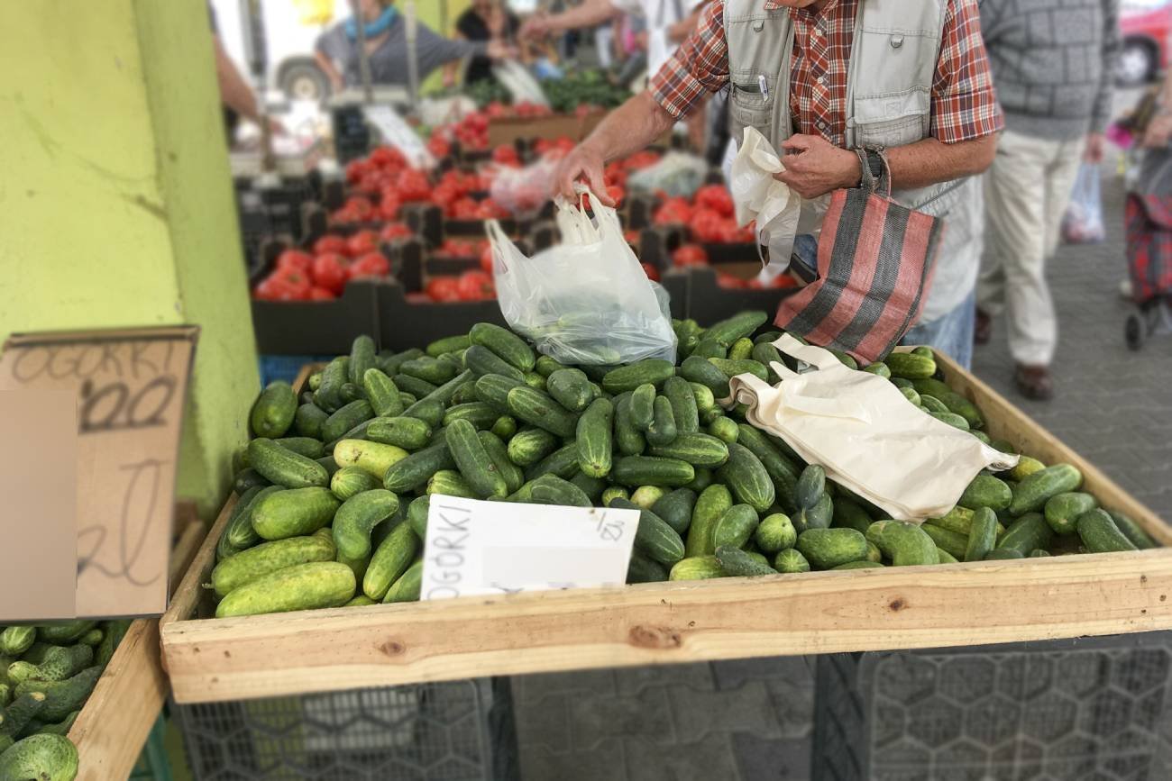 Rosyjskie ogórki są na polskich bazarach