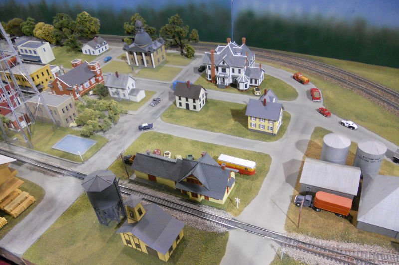 Nowa wieś budowana jest w celu ochrony przed powodzią.