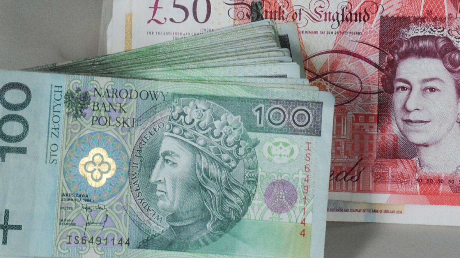 Banknoty złoty i funt