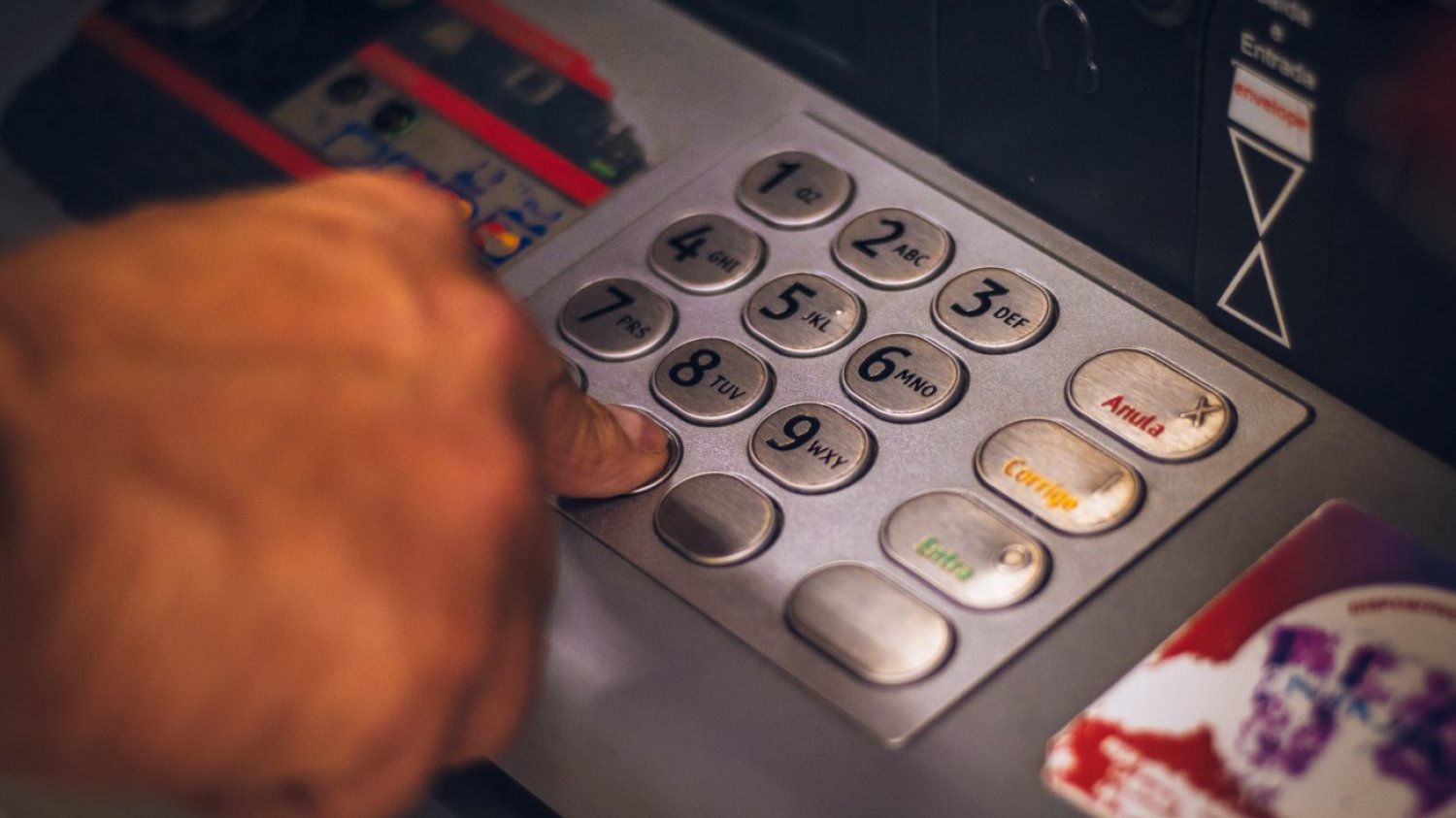 Bank padł ofiarą cyberprzestępców. Jesteś klientem? Uważaj na pieniądze