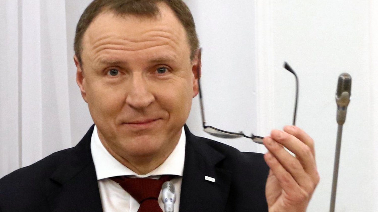 Jacek Kurski po wyborach straci pracę, wraz z nim lojalni pracownicy mediowi. Opozycja chce powołać inną instytucję, mówi się też o zupełnej rezygnacji z abonamentu RTV
