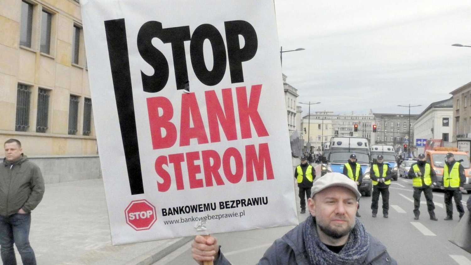 Banki mogą stracić na walce z frankowiczami o wiele więcej, niż sądziły
