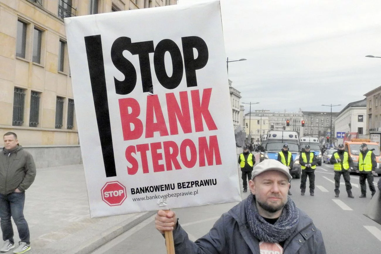 Banki mogą stracić na walce z frankowiczami o wiele więcej, niż sądziły