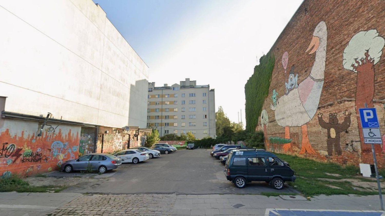 Za tę działkę w Warszawie zapłacono astronomiczną kwotę. A zbudują kosmiczne nudy Pogląd ulicy Brzeska 16 i mural "Wielka Gęś". Działka została sprzedana za kosmiczną kwotę.