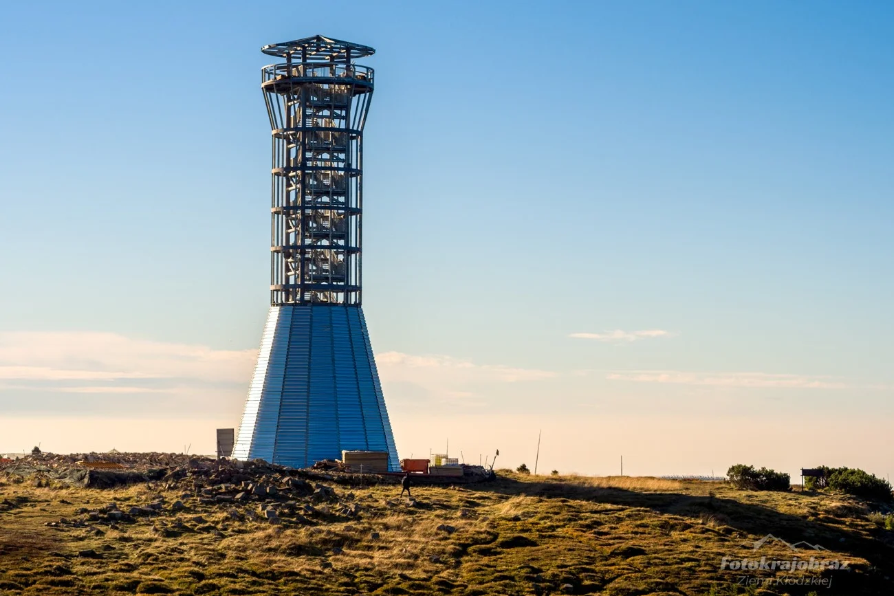 polski Śnieżnik z budowaną na wysokości 1425 m n.p.m wieżą widokową