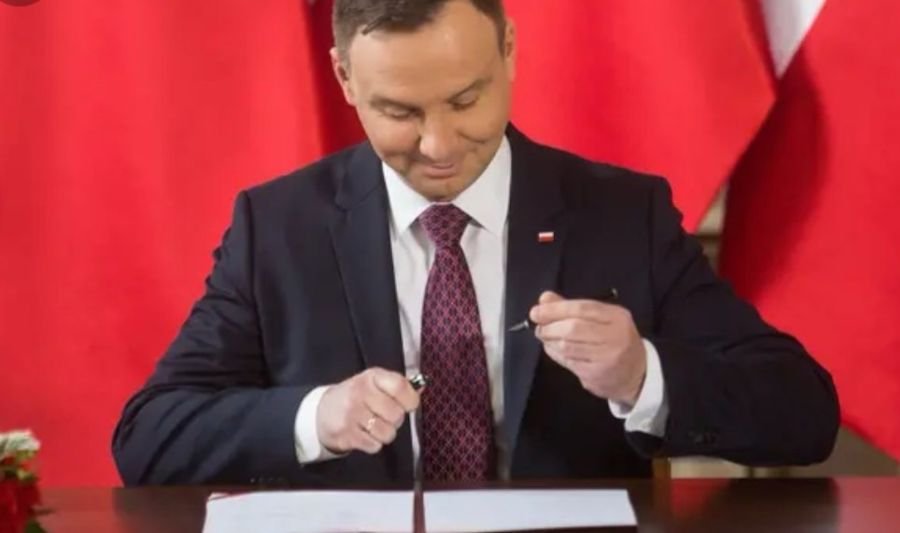 Prezydent przygotowuje się do złożenia podpisu