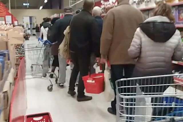 Łódzkie Tesco bodaj jako pierwsze zorganizowało w tym roku promocję na karpia