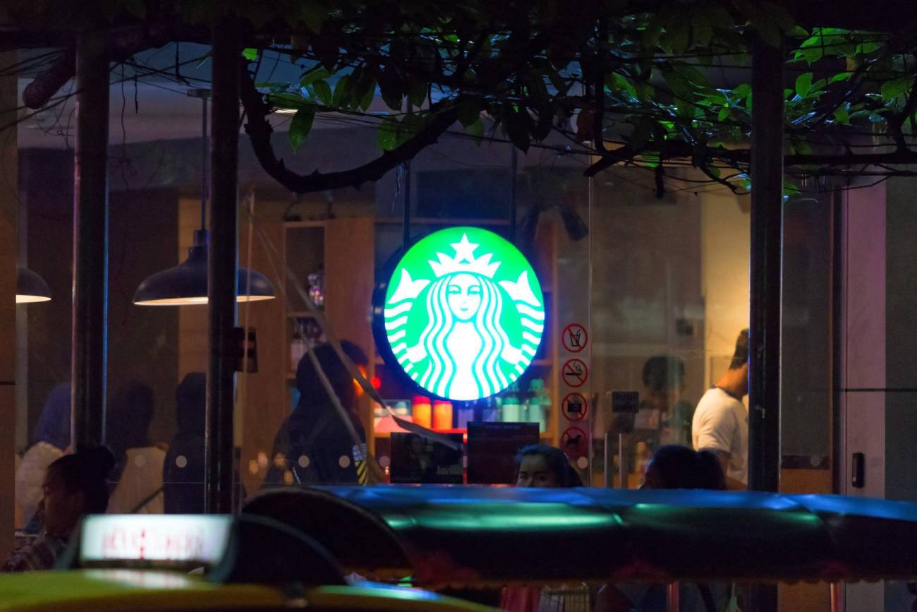 Starbucks to największa na świecie sieć kawiarni.