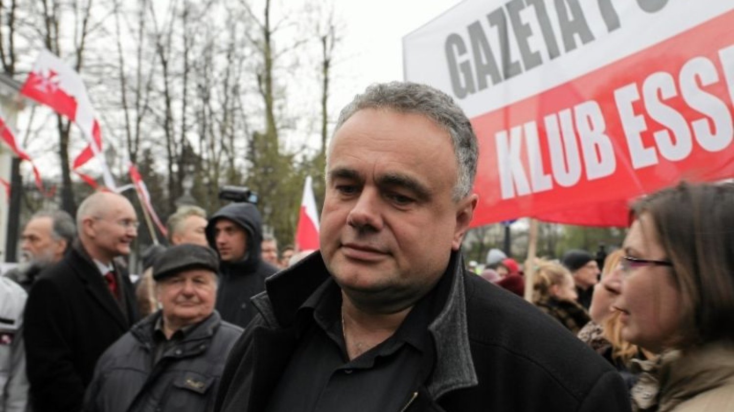 Pieniądze na reklamy ze spółek skarbu państwa idą przede wszystkim do mediów prawicowych, np. związanych z Tomaszem Sakiewiczem.