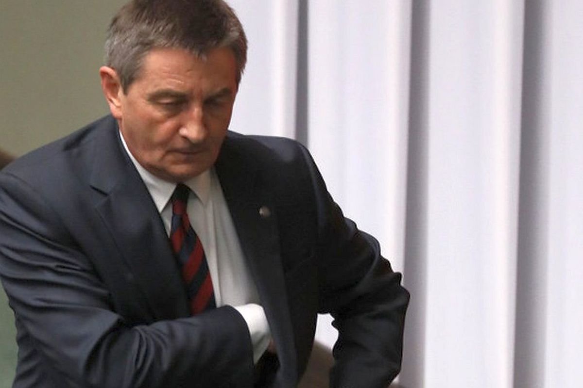 Po nowych regulacjach politycy nie będą musieli sięgać głęboko do kieszeni, by polatać sobie z rodziną.