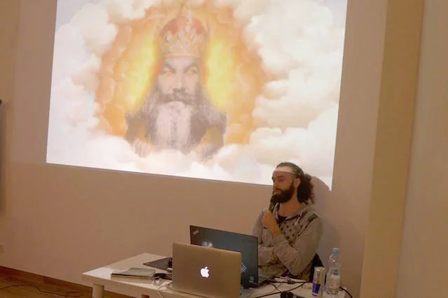 Michał Marcinkowski w trakcie prelekcji.