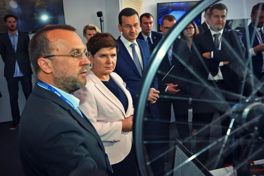 Premier Beata Szydło i minister rozwoju Mateusz Morawiecki. Strategia resortu nauki ma wyraźnie charakter służebny wobec tzw. planu Morawieckiego.