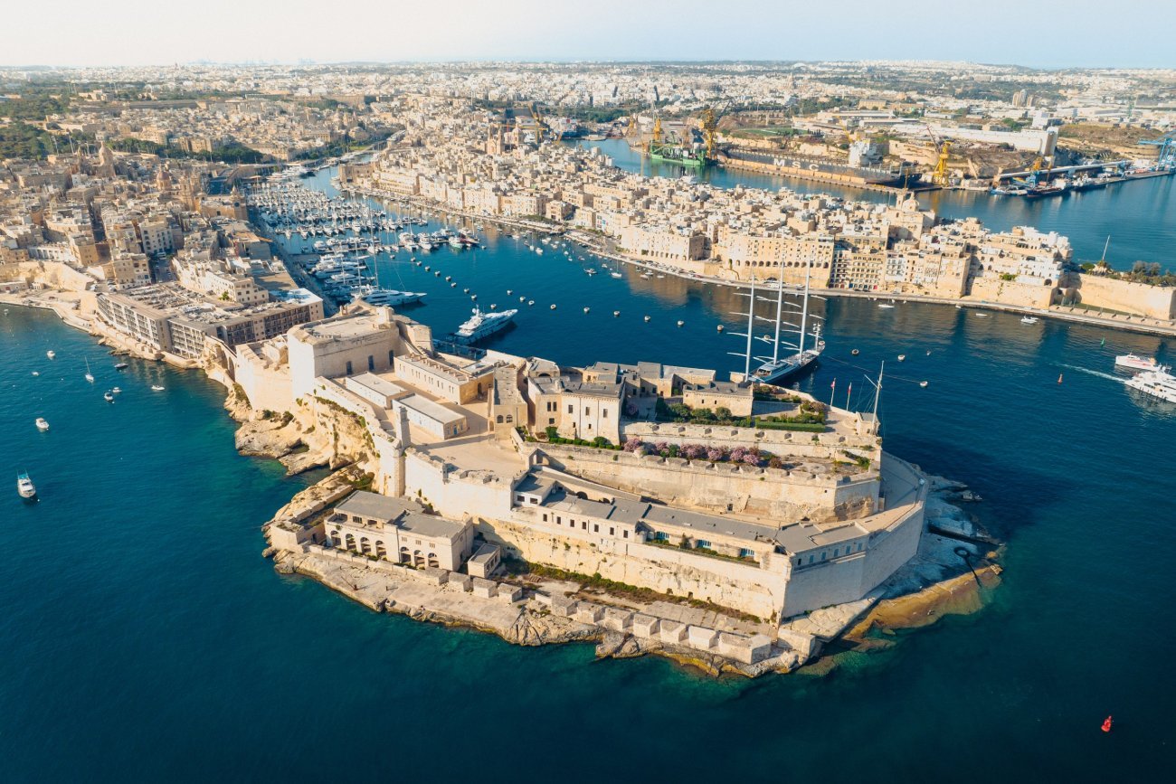 Spadają ceny w biurach podróży.