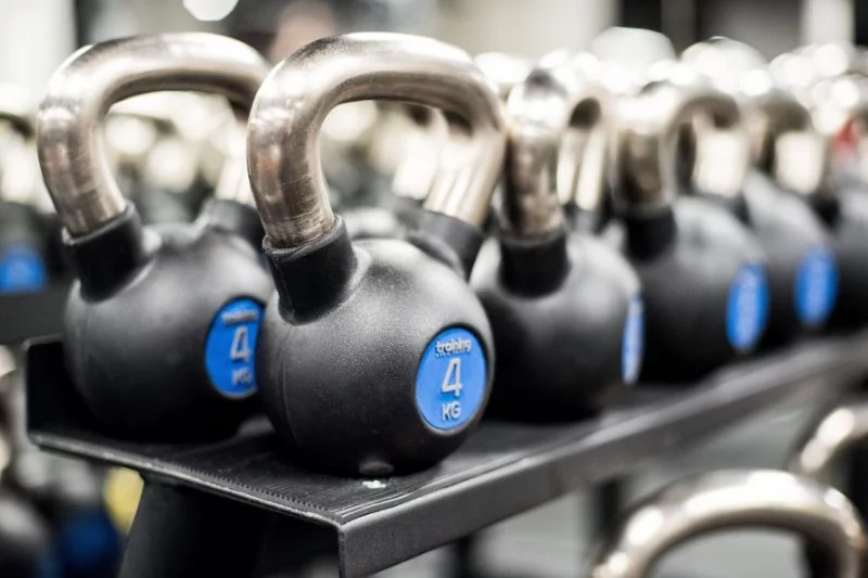 Za tysiąc złotych można się zaopatrzyć m.in. w rozsądny zestaw kettlebells.