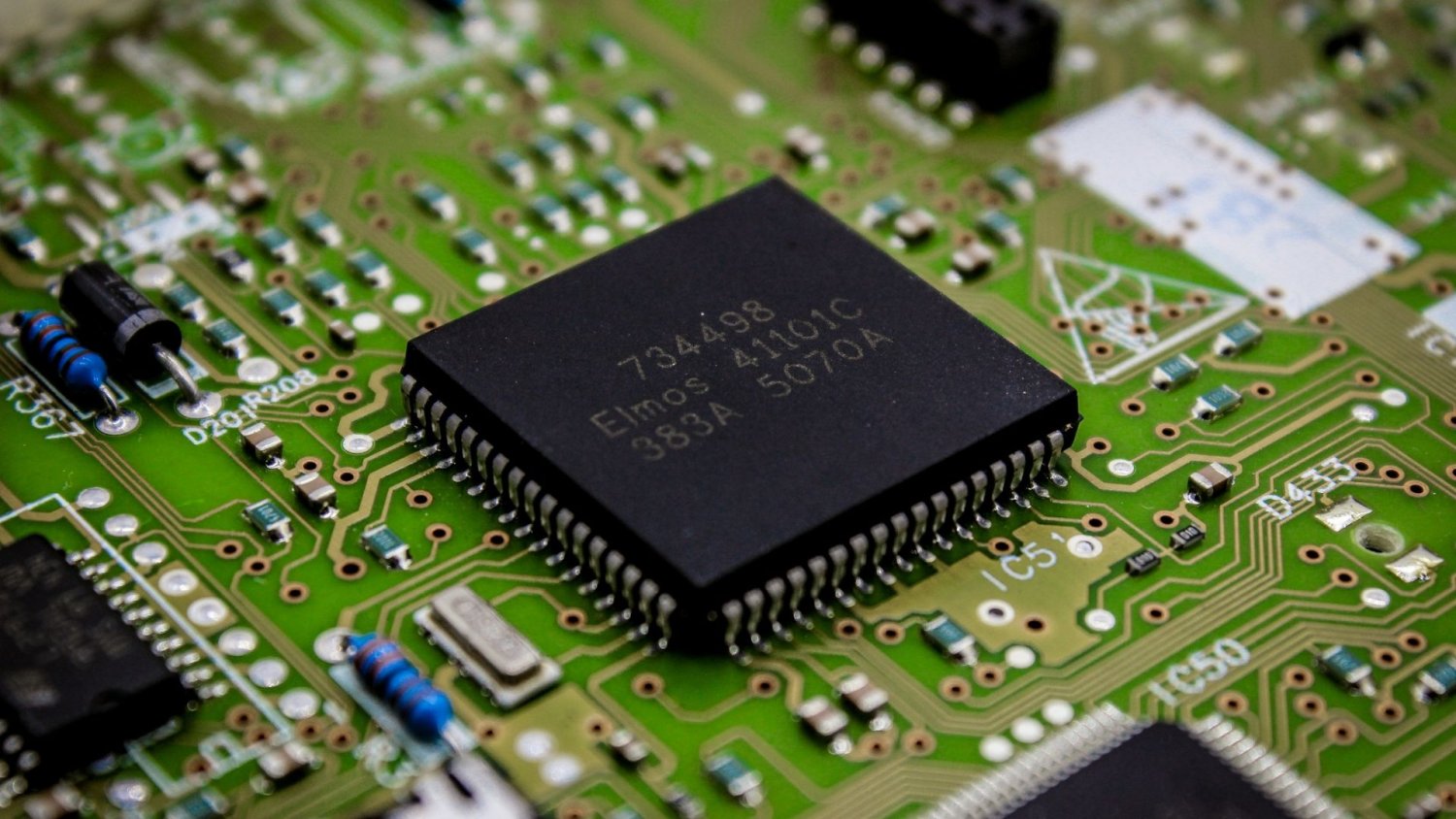 Polska chce wejść do gry o półprzewodniki. "Europa pozbawiona produkcji"