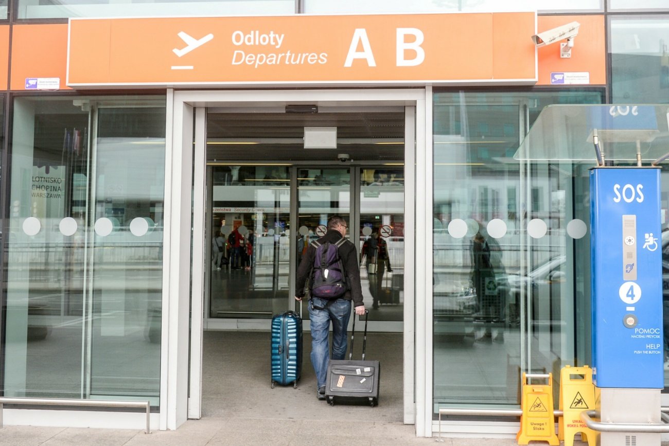 Wejście na Lotnisko Chopina w Warszawie.