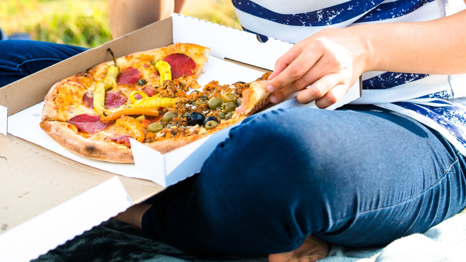 W dwóch trzecich przebadanych kartonów do pizzy znaleziono szkodliwą dla zdrowia substancję - bisfenol A.