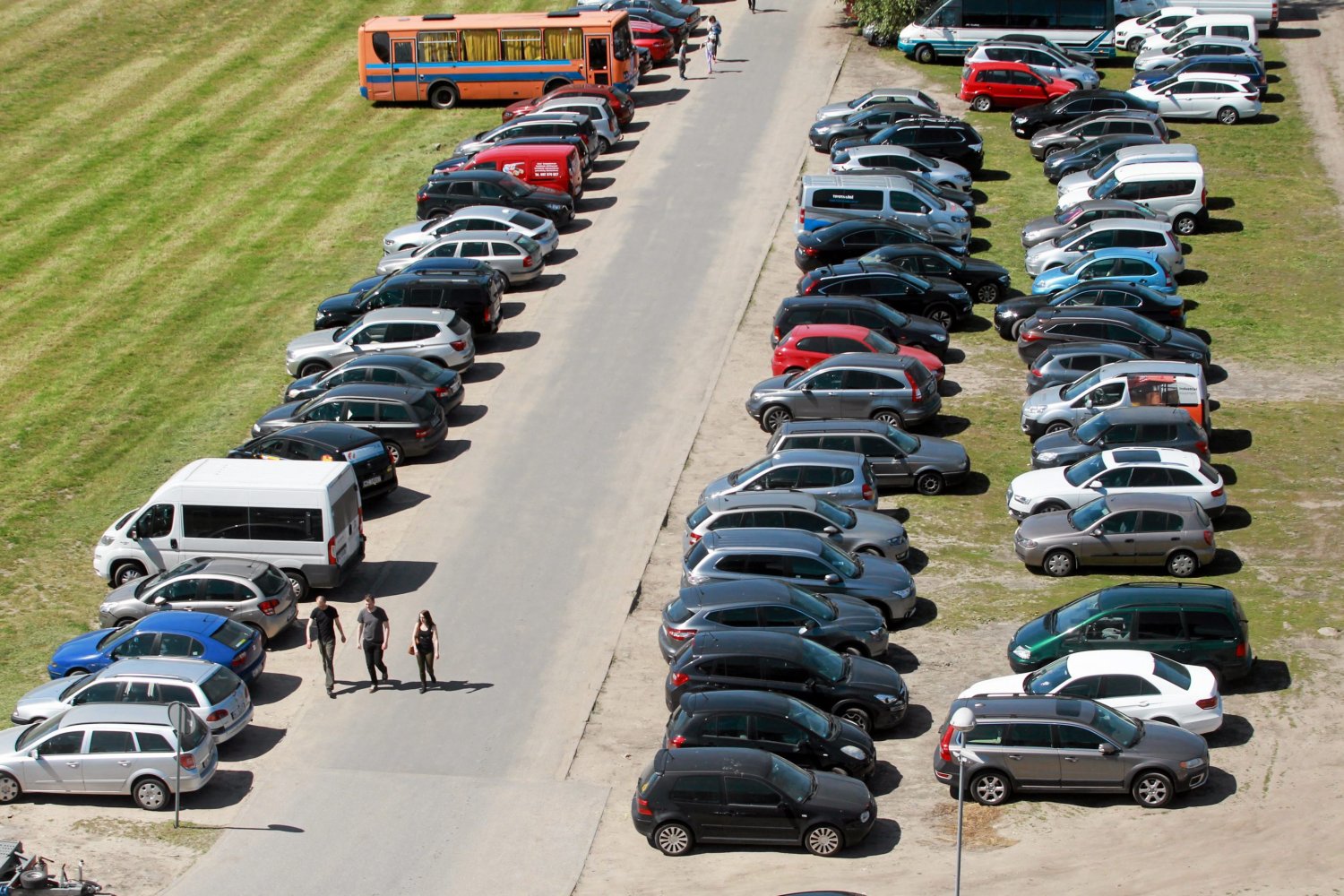 Policja przymyka oko na problem "parkingowych"