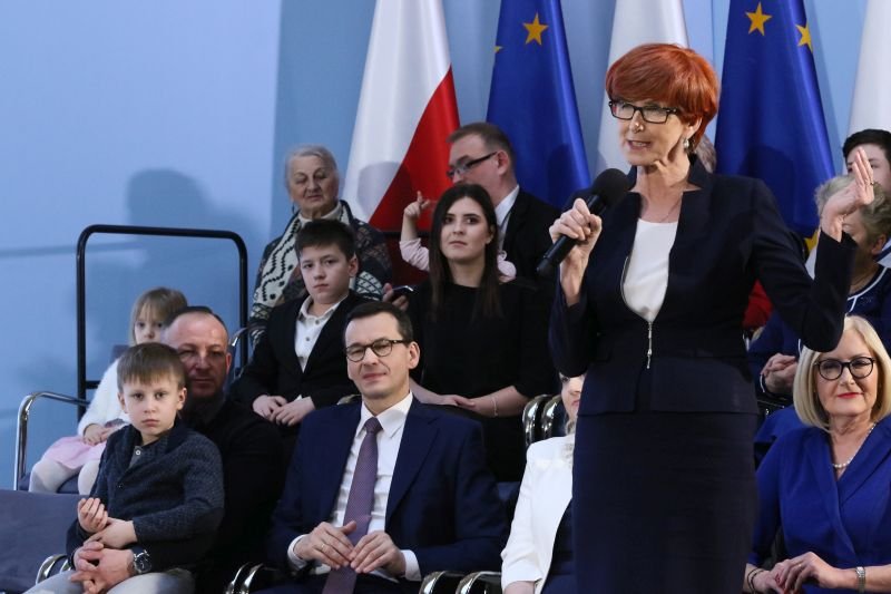 Elżbieta Rafalska i Mateusz Morawiecki prezentują założenia nowego programu PiS