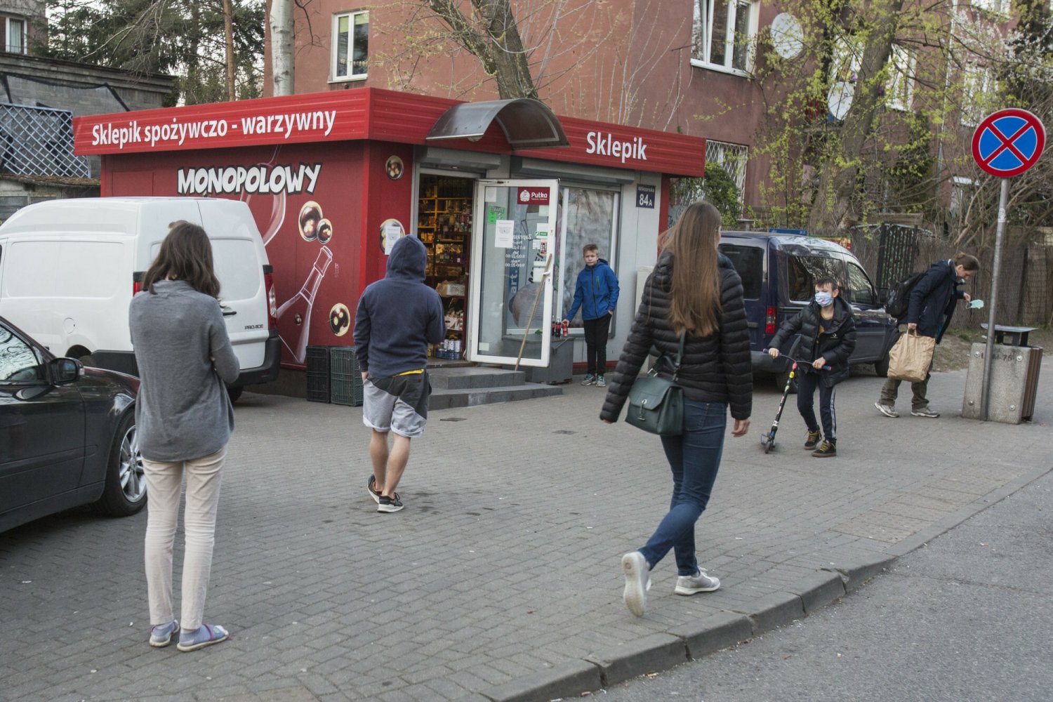 Małe sklepiki zamykają się przez ekspancję wielkich sieci handlowych