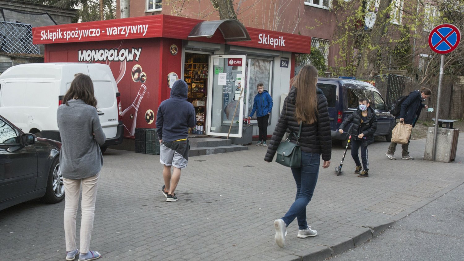 Małe sklepiki zamykają się przez ekspancję wielkich sieci handlowych