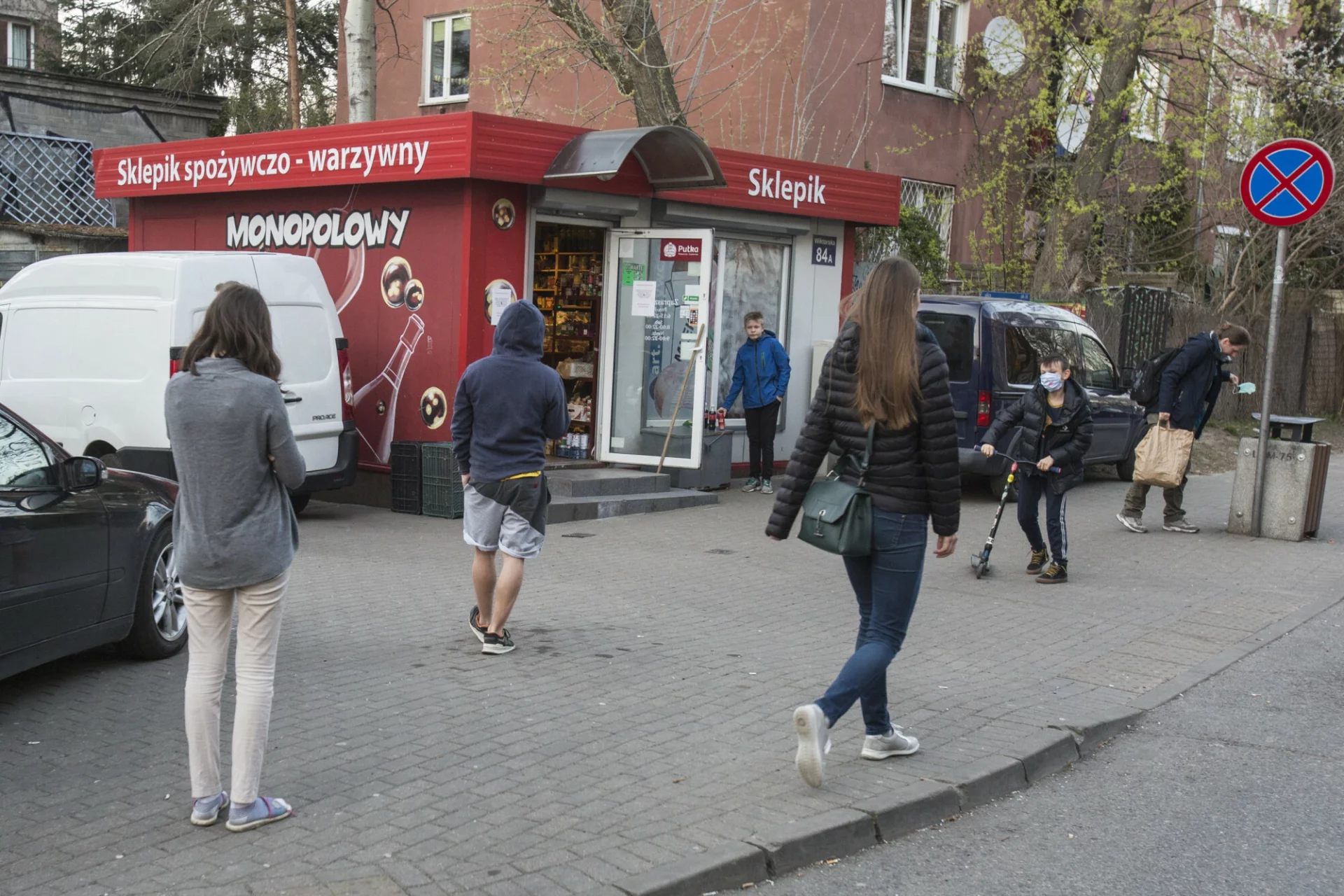 Małe sklepiki zamykają się przez ekspancję wielkich sieci handlowych