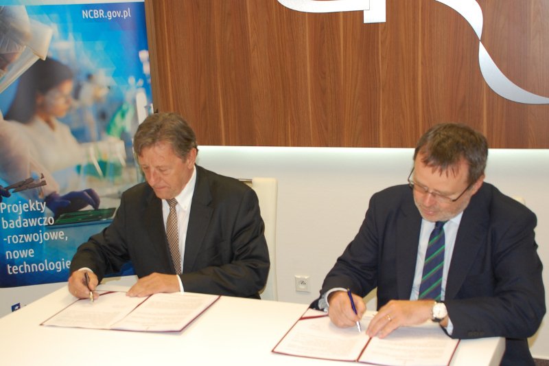 NCBR podpisało porozumienie z OPI-PIB. 804 mln zł trafi na dofinansowanie projektów związanych z infrastrukturą badawczą.