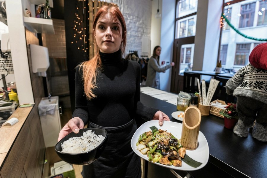 Lokali gastronomicznych w Polsce przybywa, klienci zostawiają tam coraz więcej pieniędzy i zaglądają coraz częściej.