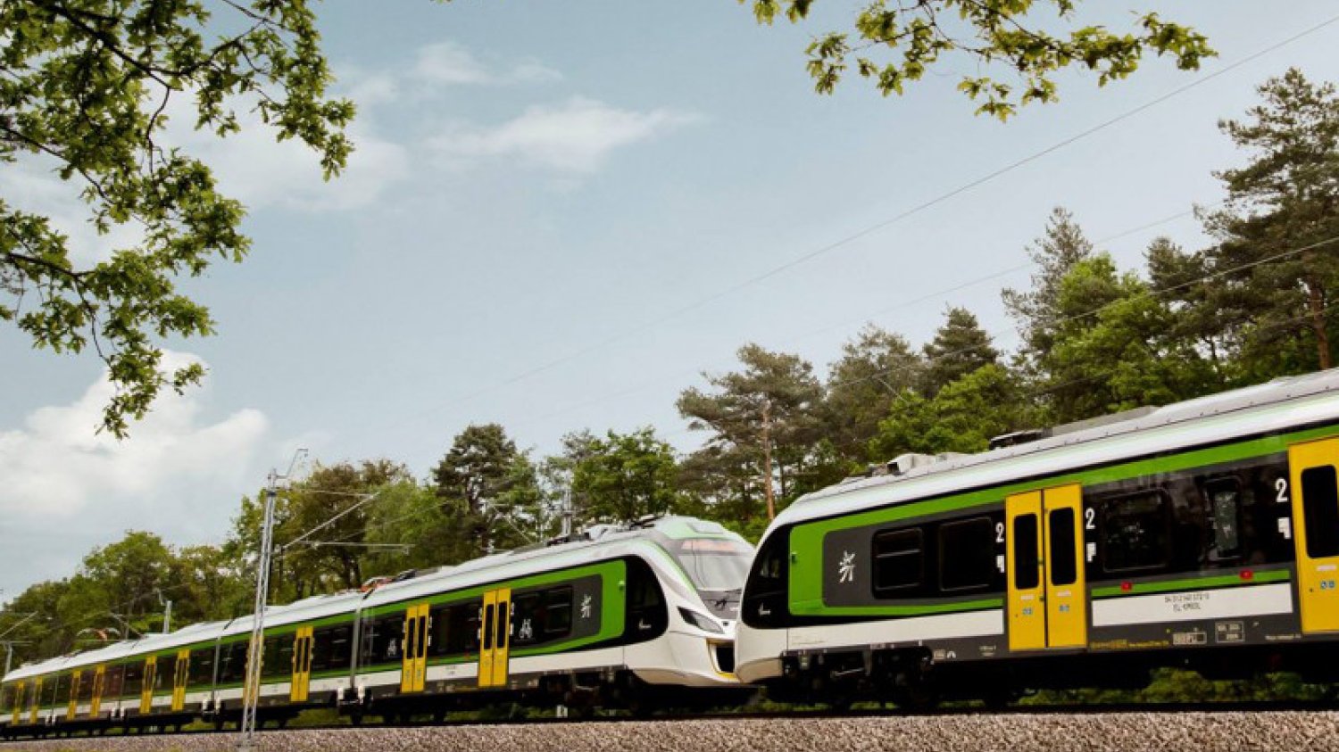 Pierwsze pięcioczłonowe pojazdy z Newagu ruszyły trasą Warszawa – Skierniewice.