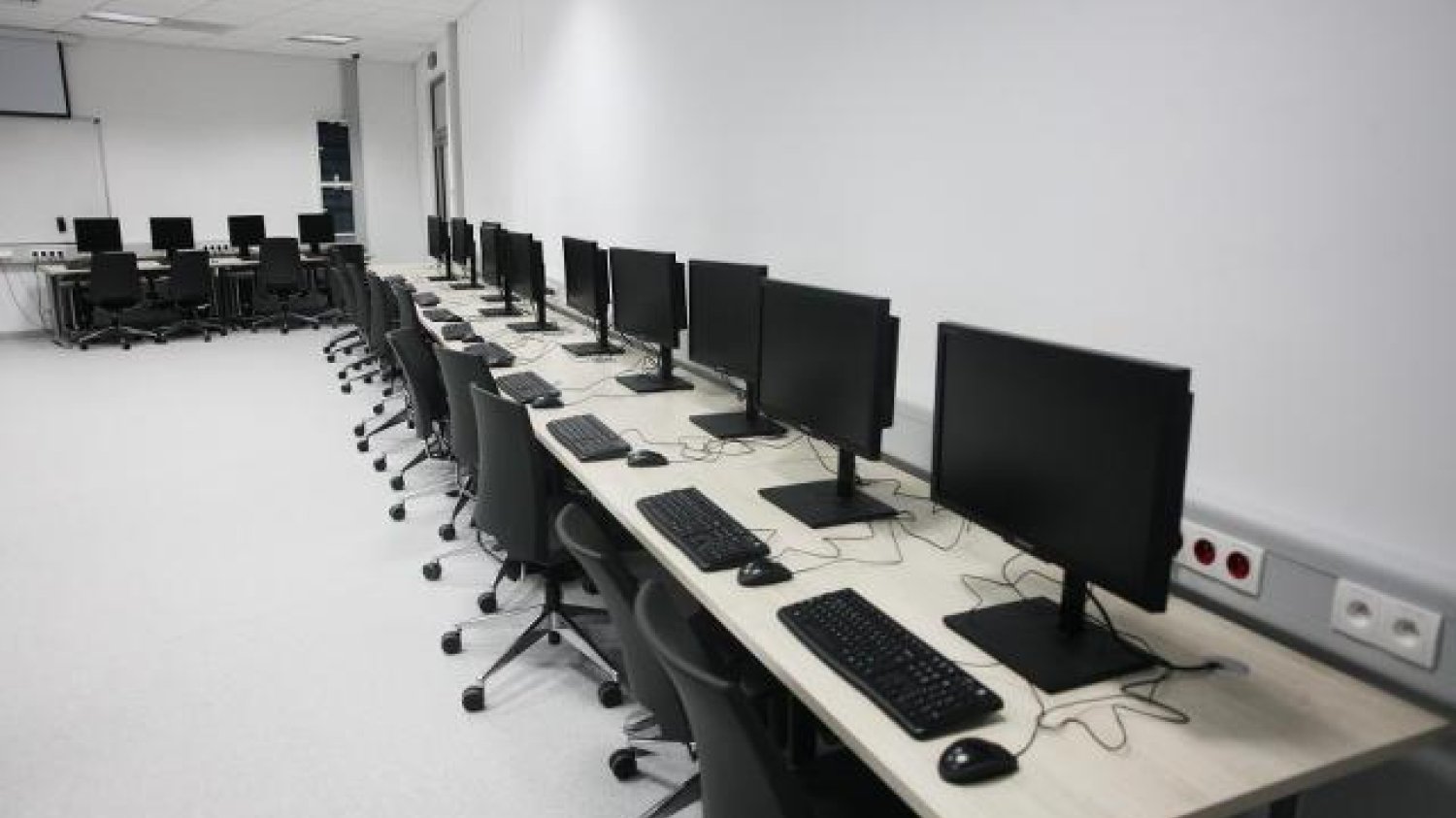 Kobiety z pasją do komputerów liczyć mogą na pomoc dużej firmy.