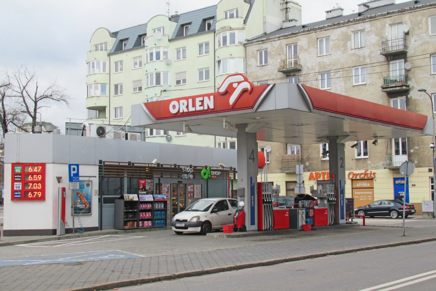 Znamy ceny paliw na początku 2024 roku.