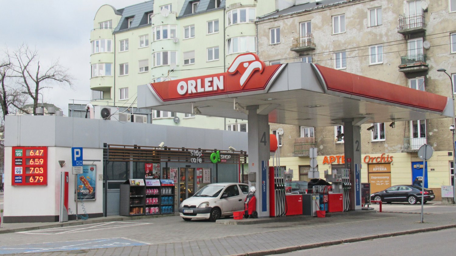 Znamy ceny paliw na początku 2024 roku.