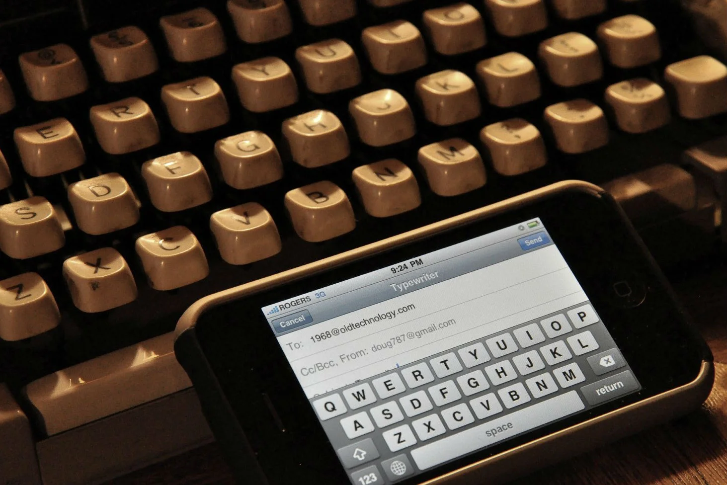 Dowiedz się jak rewolucja technologiczna wpływa na życie codzienne, społeczeństwo i biznes
