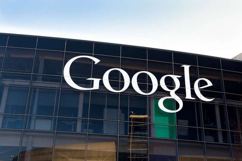 Inżynierowie, humaniści - wszyscy chcą pracować w Google. Najlepsi zarabiają niemal 160 tys. dolarów rocznie.