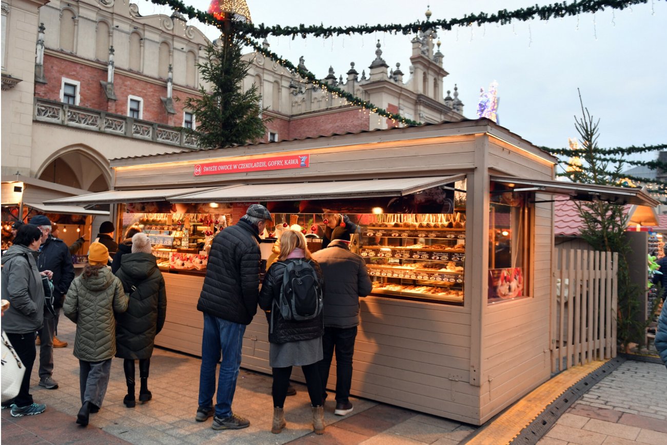 Stoisko na jarmarku bożonarodzeniowym w Krakowie