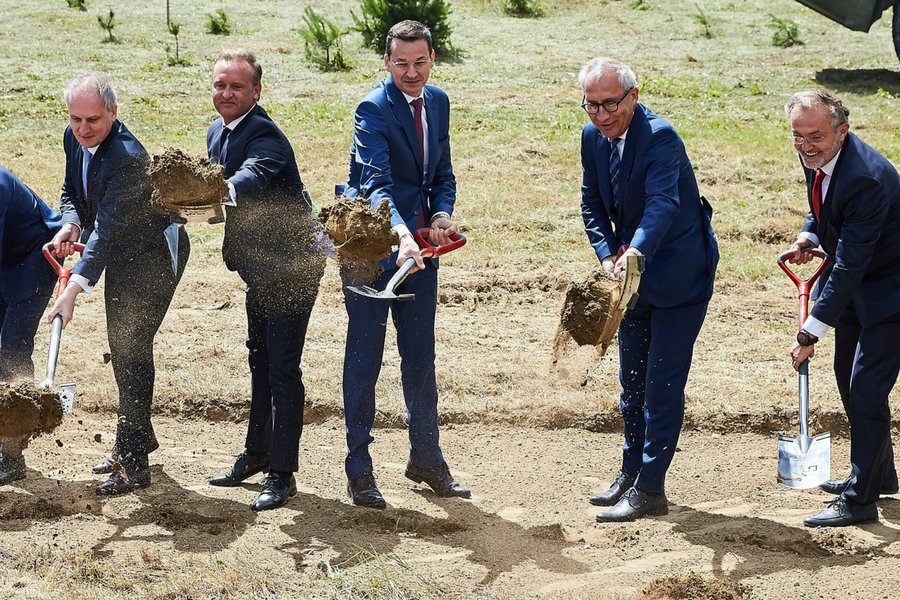 Wicepremier Mateusz Morawiecki (drugi od prawej).