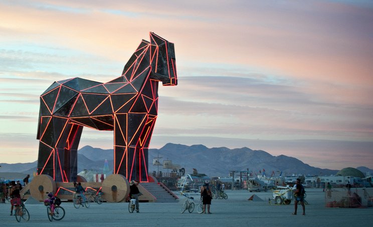 Symboliczny koń trojański (Burning Man, 2012)